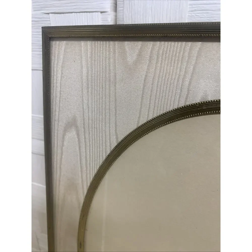 Vintage 10x12 Brass Metal Picture Frame w/ Oval Brass & Faux Wood Pattern Inlay